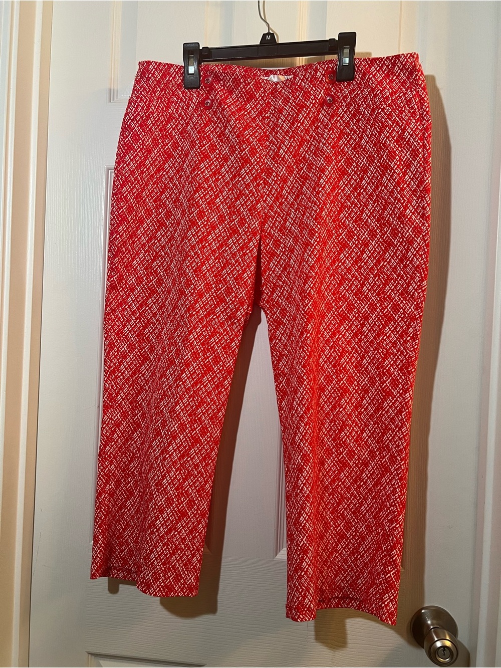 🦋 NWOT 89th & Madison Red and White Cropped Capris size large